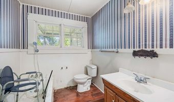 414 S Hutchinson Ave, Adel, GA 31620