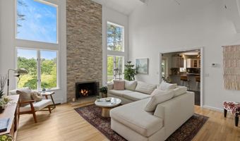 4 Canterbury Ln, Bourne, MA 02532