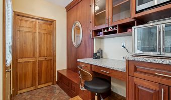 10 Colonial Dr, Clinton, CT 06413