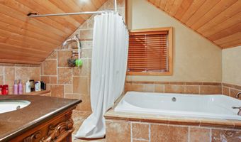43630 Rainbow Ln, Angelus Oaks, CA 92305
