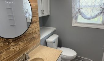 527 Village Ct, Altoona, IA 50009