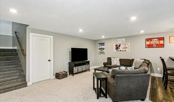 2407 N Lakeside Cir, Andover, KS 67002