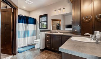 1013 HARVEST Trl, Appleton, WI 54913