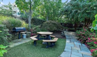 2408 GARNETT Dr, Alexandria, VA 22311