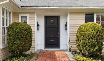 28 S Hill Dr, Cranston, RI 02920
