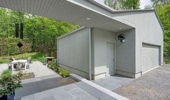 103 Long View Dr, Becket, MA 01223