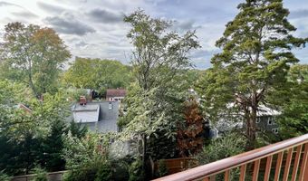 118 ROBERTS Ln 300, Alexandria, VA 22314