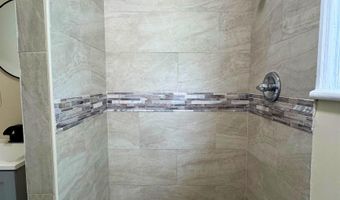 93 W 52ND St, Bayonne, NJ 07002