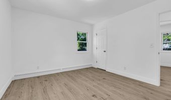 136 Pacific Ave, Beachwood, NJ 08722