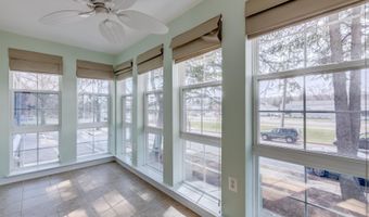 4061 FOUR MILE RUN Dr 202, Arlington, VA 22204