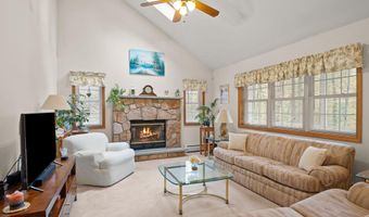 104 Merriment Ln, Blakeslee, PA 18610