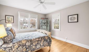 4004 ESTABROOK Dr, Annandale, VA 22003