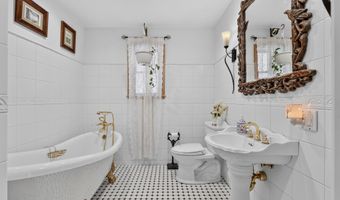 82 W 34TH St, Bayonne, NJ 07002