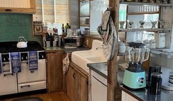 204 CORAL St, Beach Haven, NJ 08008