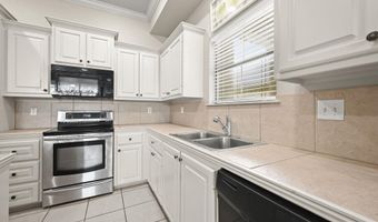 3076 Southbank Dr, Baton Rouge, LA 70810