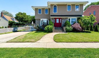 3 Grant Ave, Albertson, NY 11507