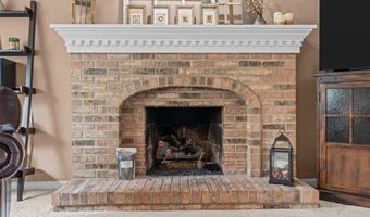 2535 Barrett Springs Dr, Ballwin, MO 63021