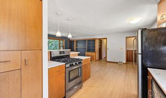 2619 Meadow Glen Rd, Ames, IA 50014