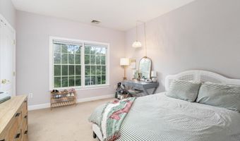 6 Sleepy Hollow Ct, Allentown, NJ 08501
