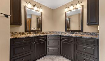 704 SW Coventry Cir, Ankeny, IA 50023