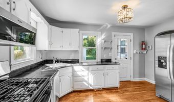 8230 GREGORY Dr, Alexandria, VA 22309