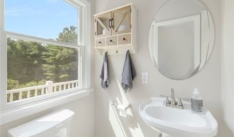 160 Kingston Rd, Exeter, RI 02822