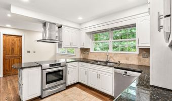 28 Olde Lantern Rd, Bedford, NH 03110