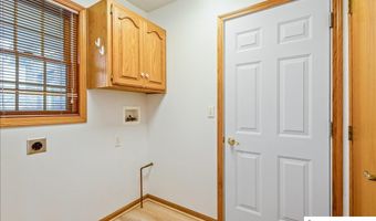 803 Clearwater Cir, Beatrice, NE 68310