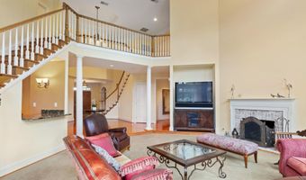 8301 FOX HAVEN Dr, McLean, VA 22102