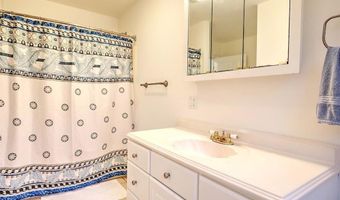 29 Lake Ave, Barrington, RI 02806