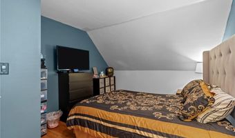 40 Glen St, East Providence, RI 02915