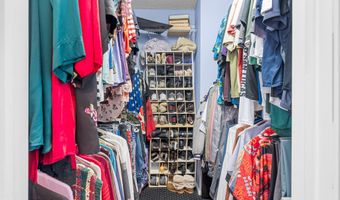 16 Tanglewood Dr, Barnegat, NJ 08005