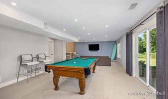 10 Fox Point Ct, Ada, MI 49301