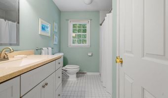 17 Greyledge Dr, Albany, NY 12211