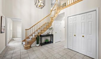 1661 Kensington Dr, Algonquin, IL 60102