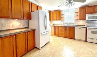 250 S PORT ROYAL Ln, Apollo Beach, FL 33572