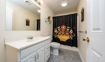 7 Mizzen Ln, Bourne, MA 02532