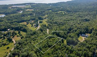 15 Bowling Green Ln, Belfast, ME 04915