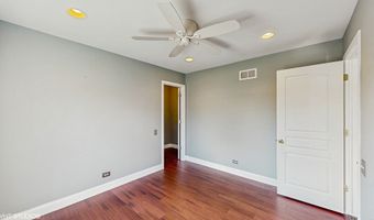 8 GEORGETOWN Ct, Algonquin, IL 60102