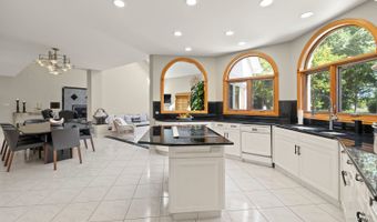 1760 W Whispering Ct, Addison, IL 60101