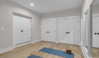 5617 23RD St N, Arlington, VA 22205