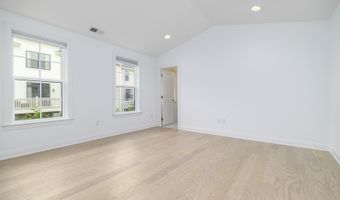 15 E Cross Trl 15, Danbury, CT 06810