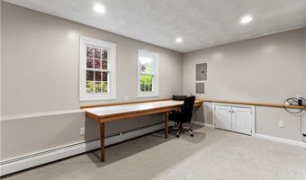 6 Lisa Ln, Bristol, RI 02809