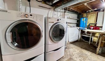 1160 Lake Dr, Big Stone City, SD 57216