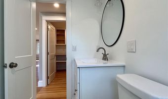 45 Trout Dr, Middletown, RI 02842