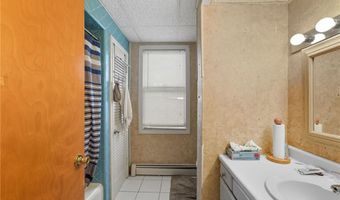 92 Rhode Island St, Cranston, RI 02920