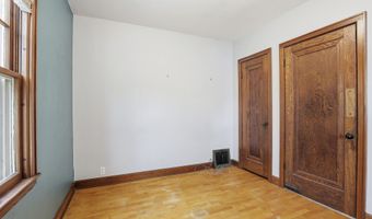 821 S WEIMAR St, Appleton, WI 54915