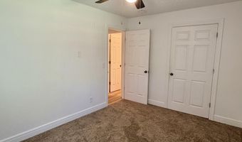 904 S Oak Ridge Dr, Aurora, MO 65605