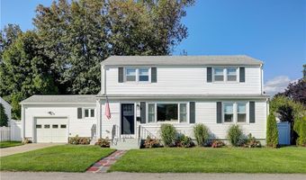 18 Sylvan Ter, Newport, RI 02840