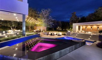 21 Drifting Shadow Way, Las Vegas, NV 89135